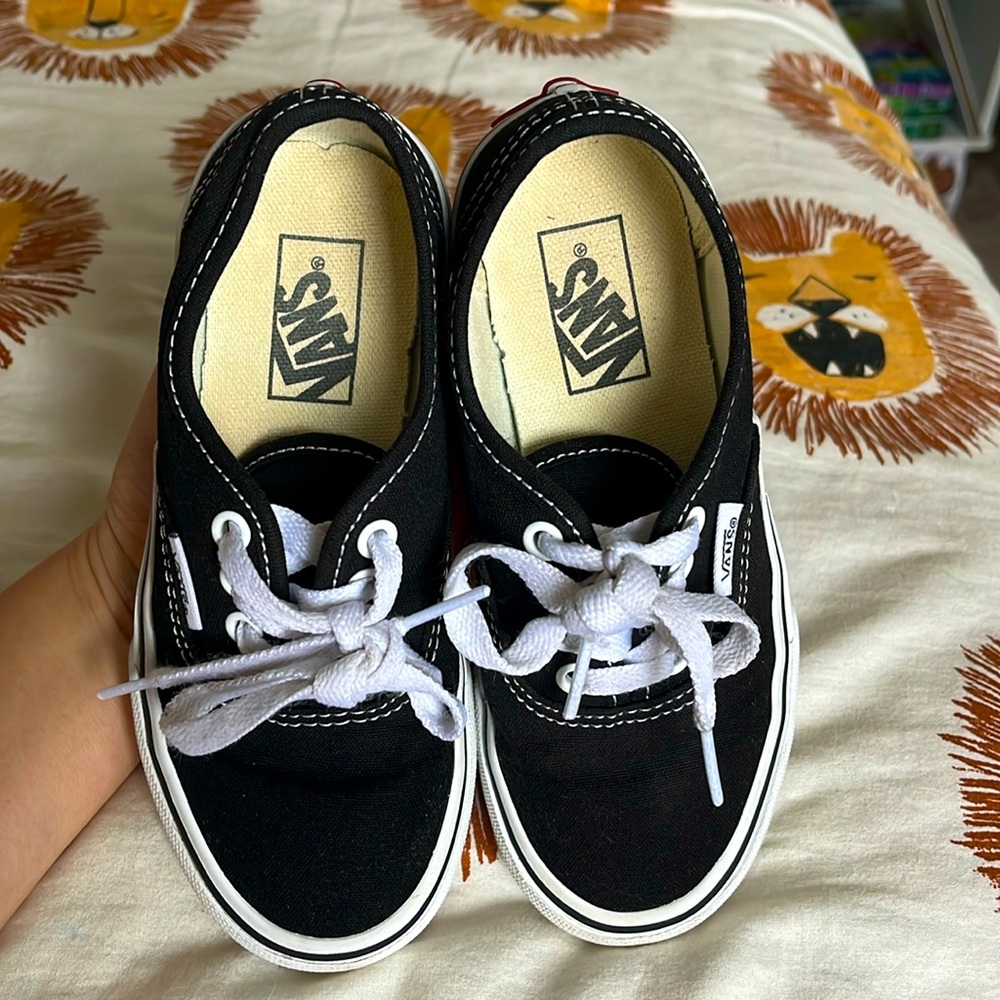 Black Classic Vans Lowtop Skateboard shoes Tie up little kid 12.5